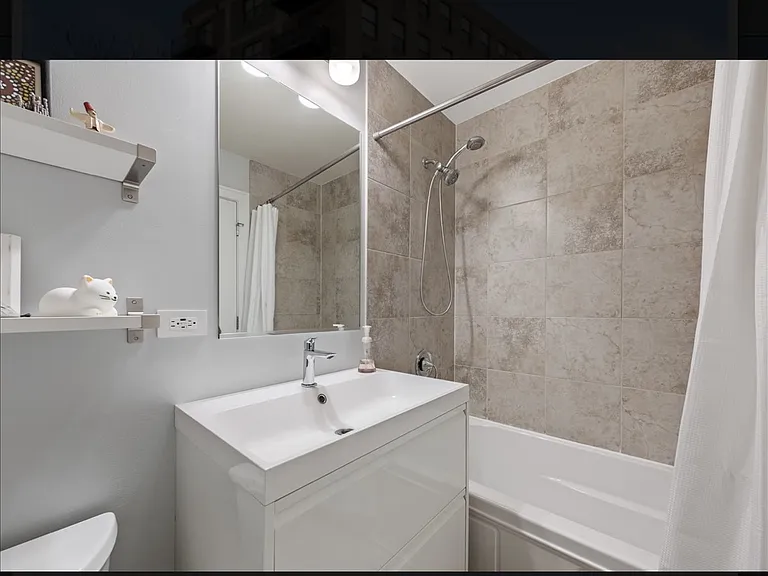 1791 W Howard St #405 — Photo 7