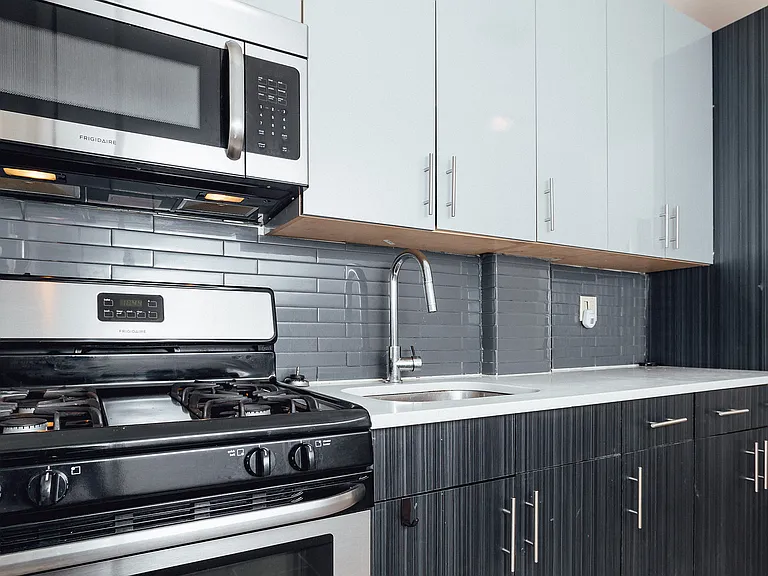 378 Saint Johns Pl #3L — Photo 4