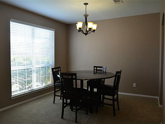 ENTRY WAY LEADS OVER TO THE FORMAL DINING ROOM