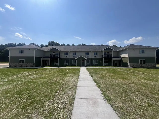 1690 S Briarcliffe Dr - 1 — Photo 2