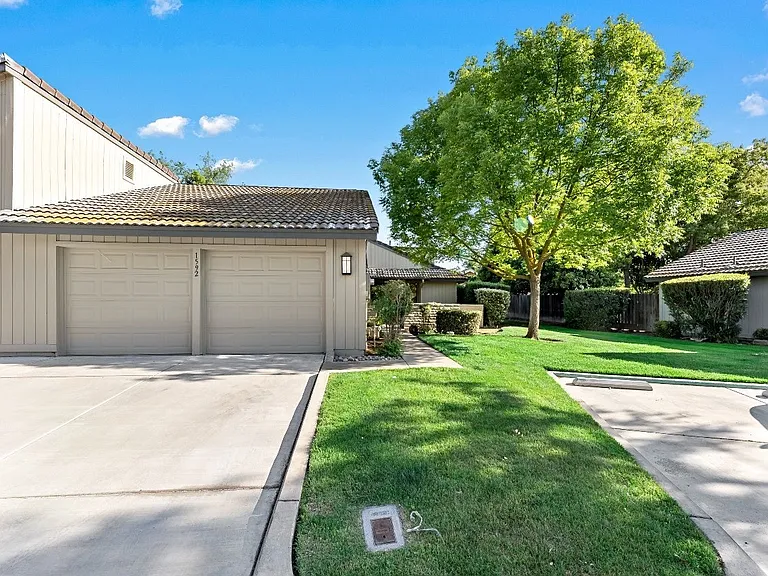 1592 Tollhouse Ln — Photo 1