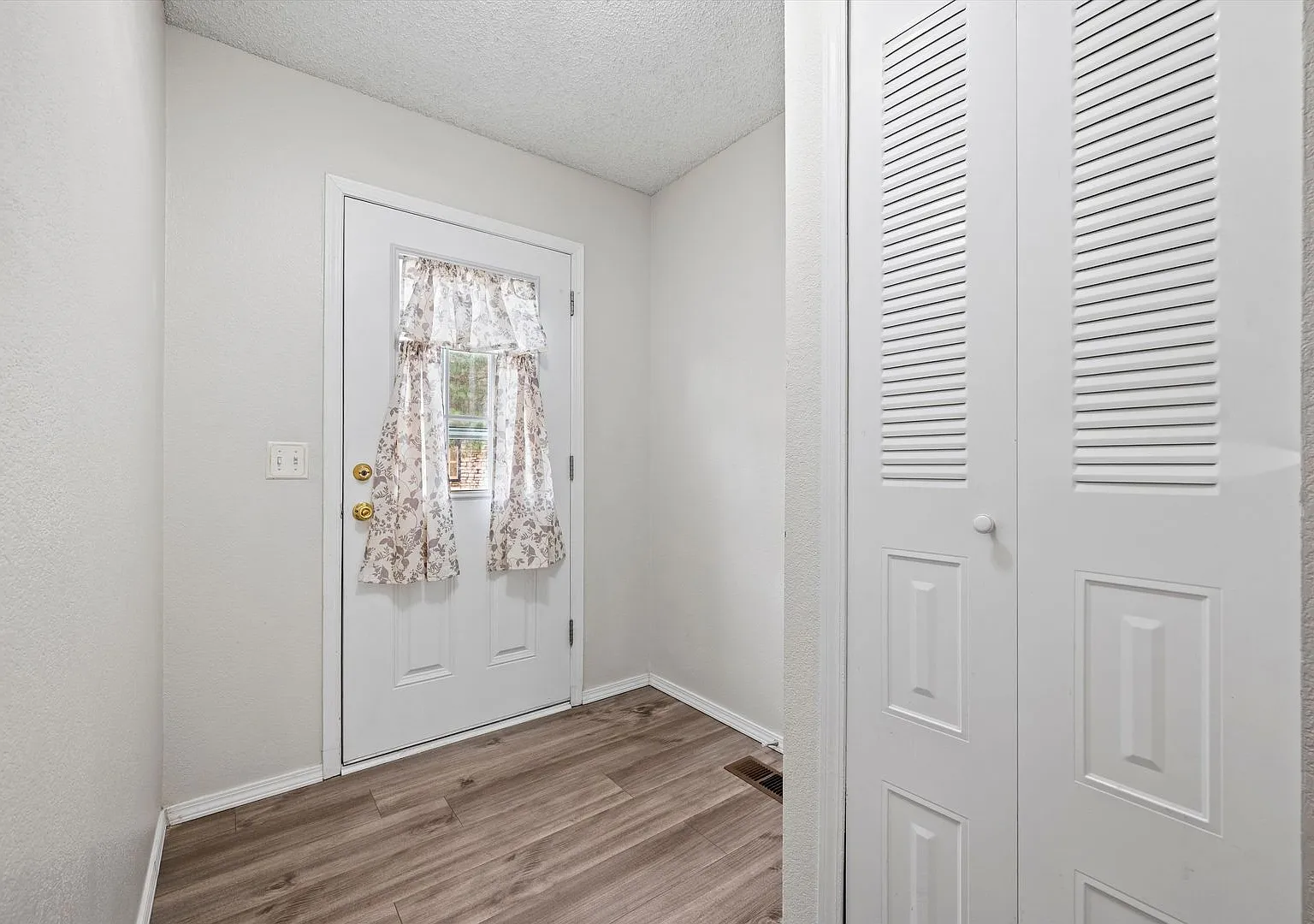 Beautiful 2-Bedroom Westminster Townhome with Private Patio — Photo 3