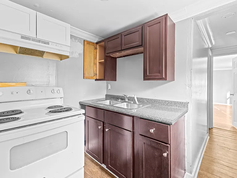 2318 Saxon St #A/B — Photo 4