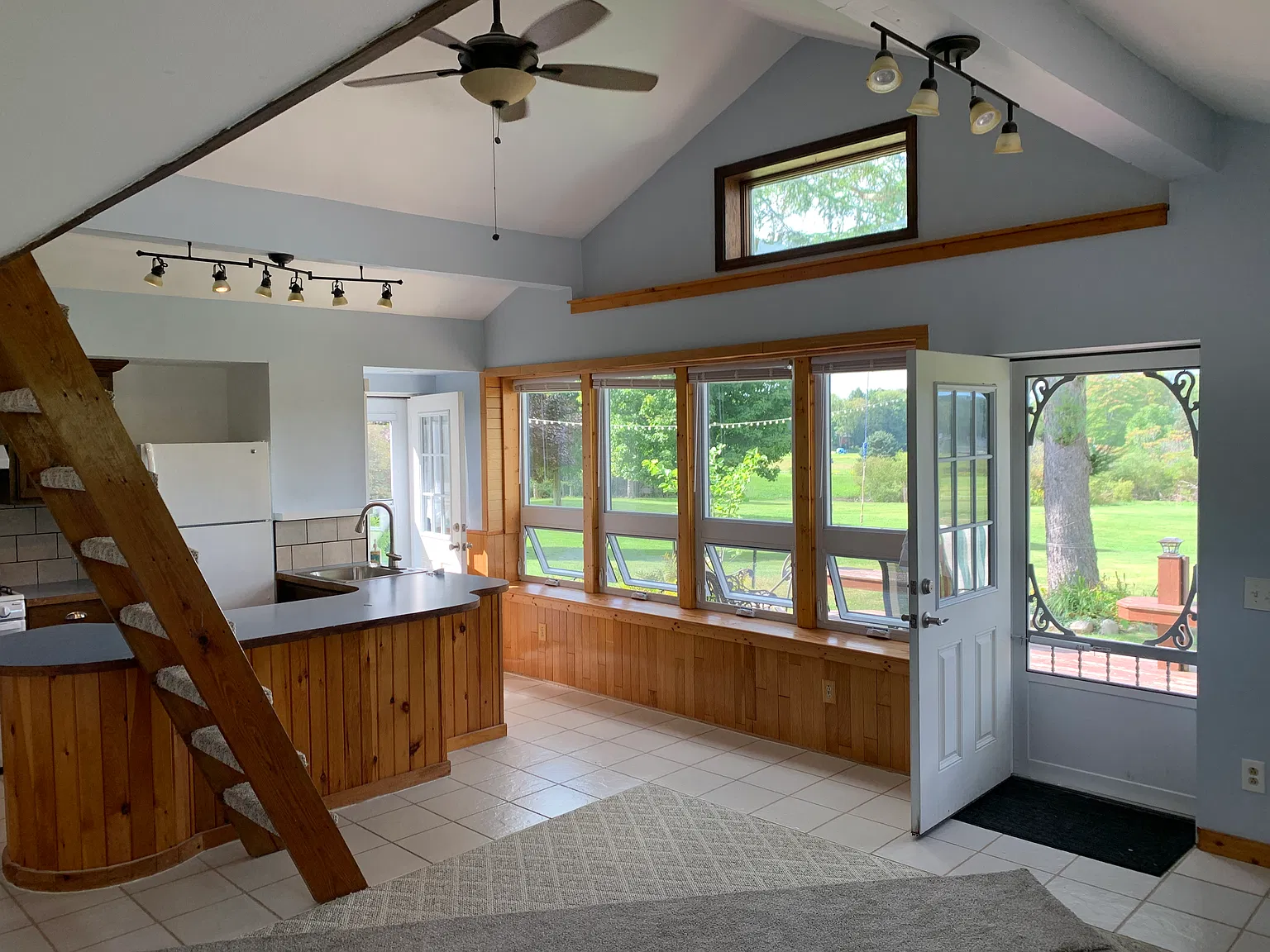 1 bed, 950 sqft, $895 — Photo 1