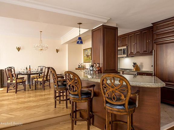 3rd image of 150 Central Park S #810