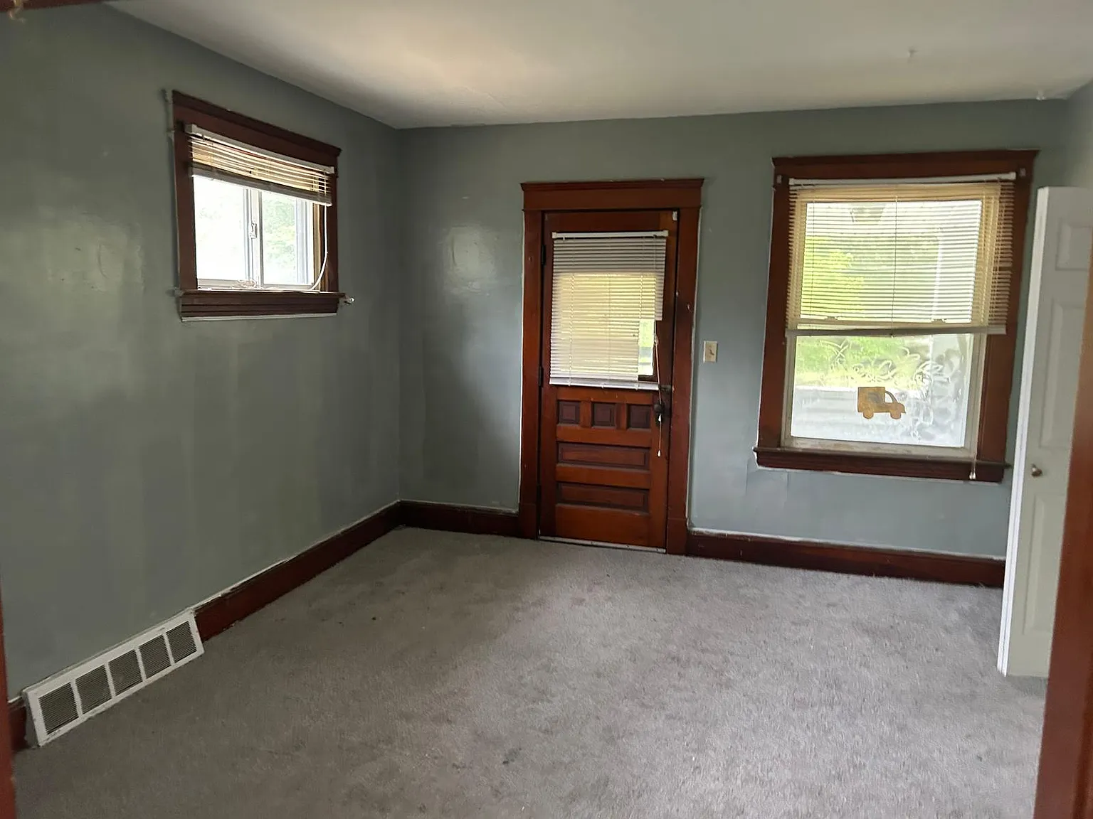 2 bed, $900 — Photo 3
