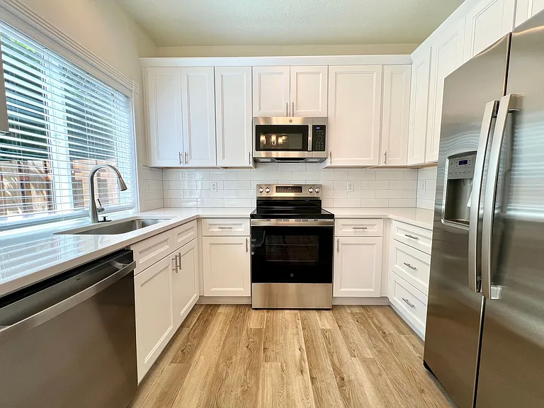 16733 NE Halsey St — Photo 4