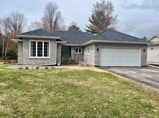 111 Thomas St, Deep River, ON K0J1P0