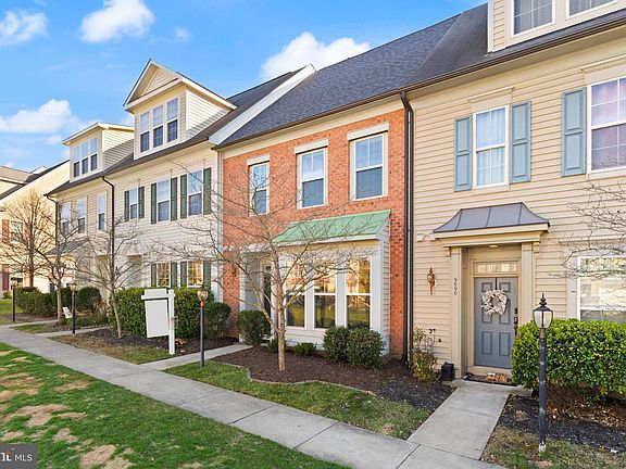 3rd image of 9092 Ribbon Falls Loop