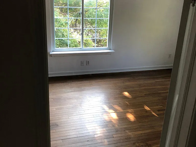 1890 Riverside Dr — Photo 8
