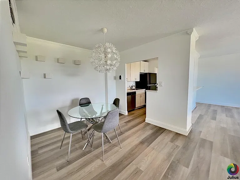 2555 NE 11th St #809 — Photo 15