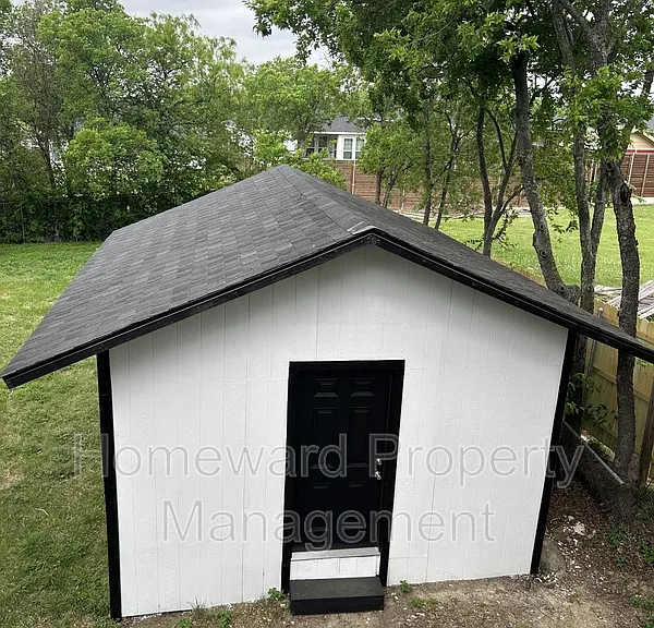 407 N Justin Ave #D — Photo 12