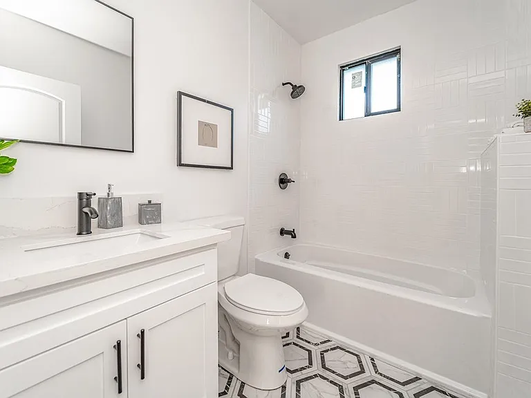 3015 1/2 Hillcrest Dr — Photo 10