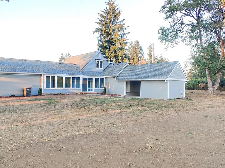 21605 NE 83rd St — Photo 2