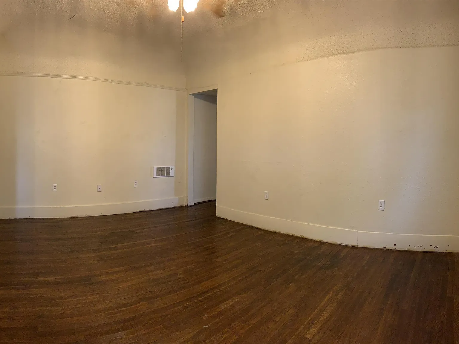 1102 Wallace - 1102 — Photo 2