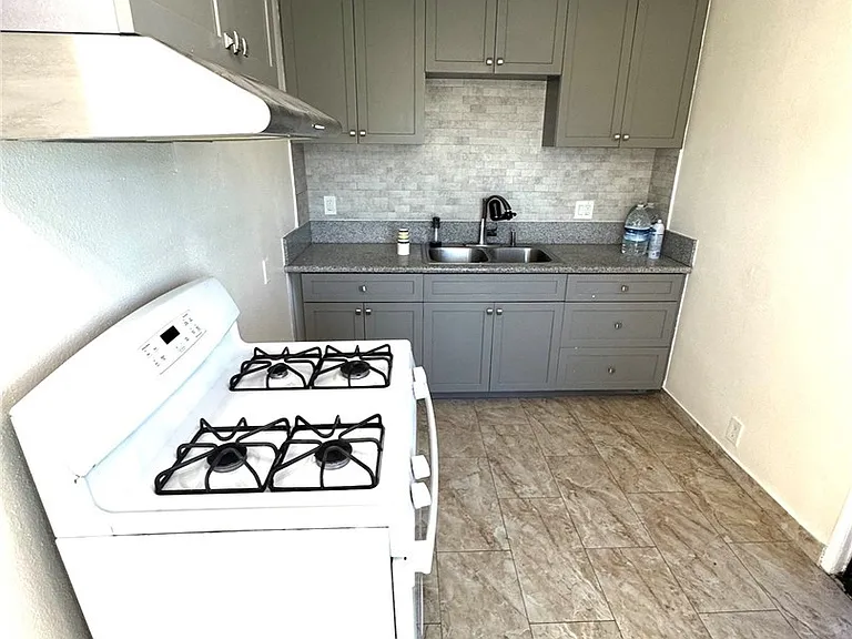 9105 Margaret St — Photo 10