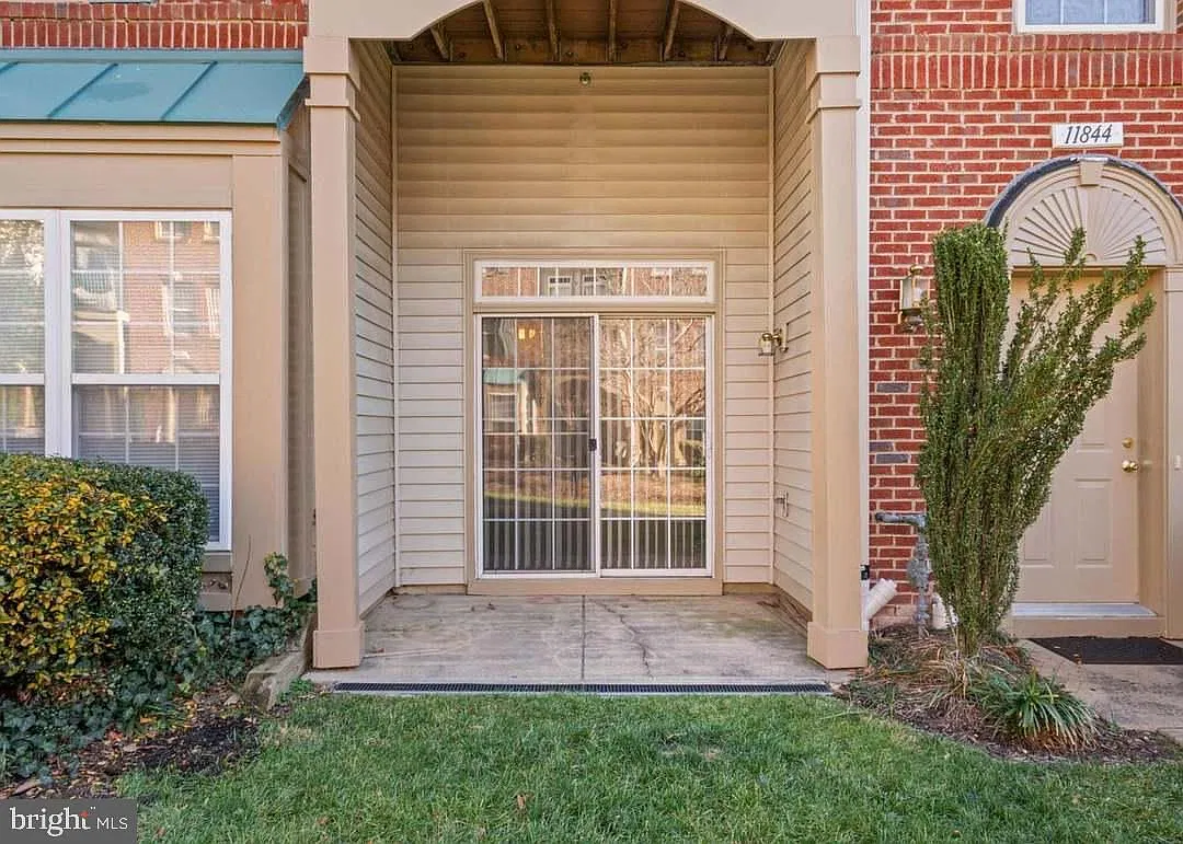 3 bed, 2.5 bath, 1164 sqft, $2,560 — Photo 4