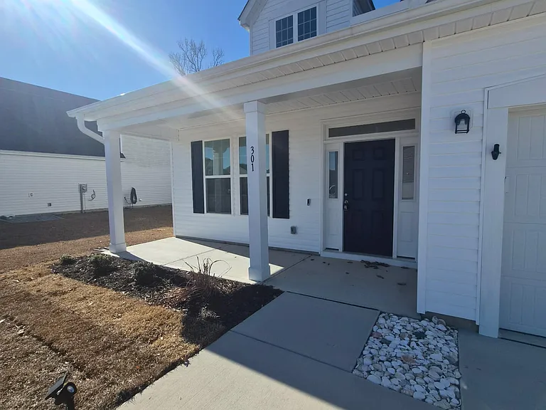 301 Harvest Dr — Photo 2