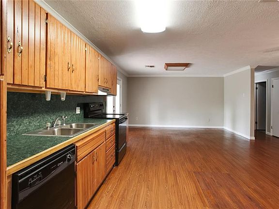 4th image of 1208 Henning Dr