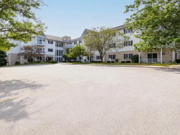 715 Canterberry COURT #304, West Bend, WI 53090