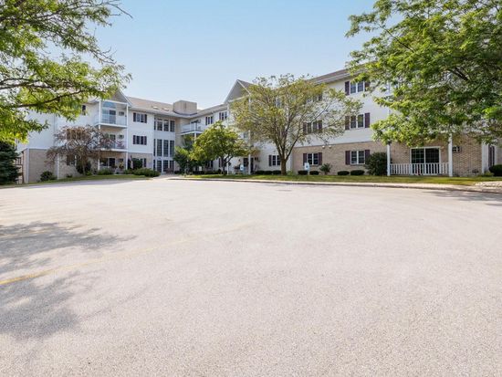 715 Canterberry COURT #304, West Bend, WI 53090
