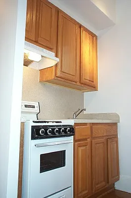 Rented by Tower Brokerage | media 19