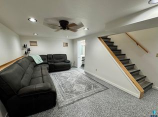 910 W 5th St, Canton, SD 57013