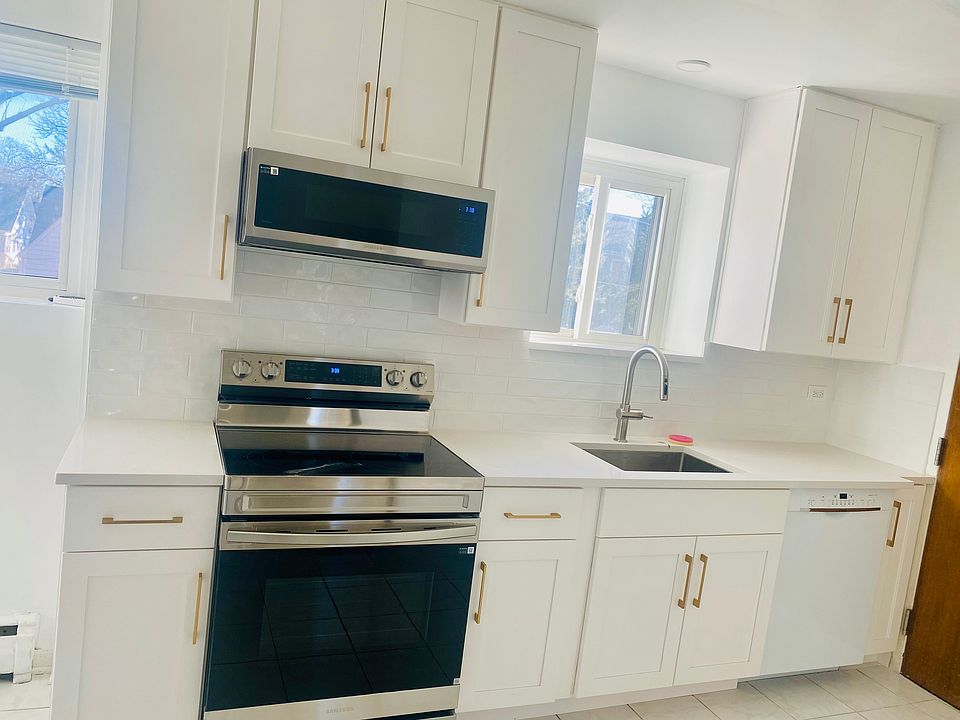 New kitchen cabinets and high-end appliances and finishes. Bright and sunny.