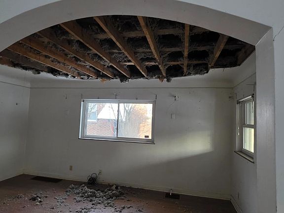 3rd image of 5982 Belmont Ave