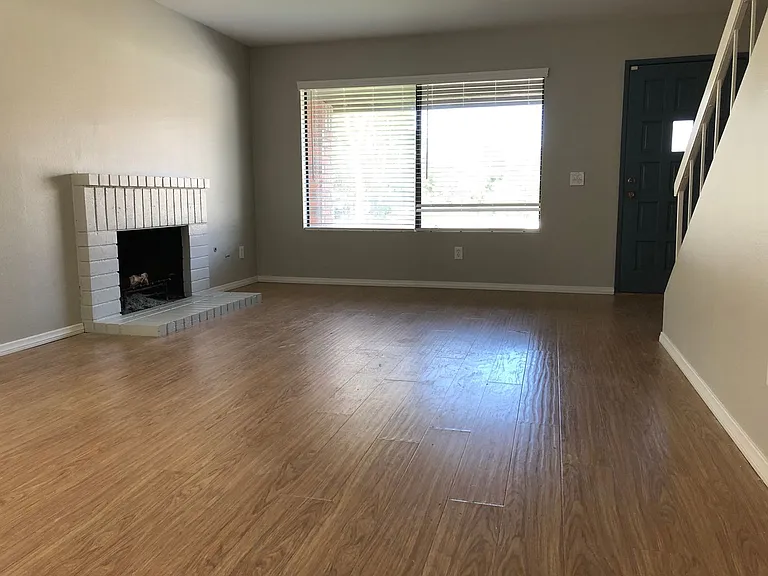 937 Woodgrove Dr — Photo 2