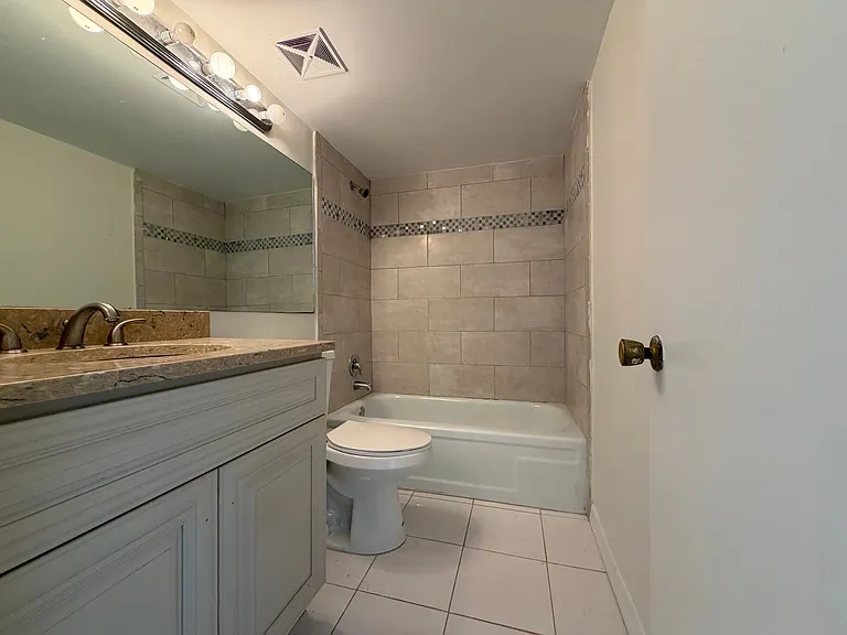 4900 Biscayne Dr #MAIN — Photo 2