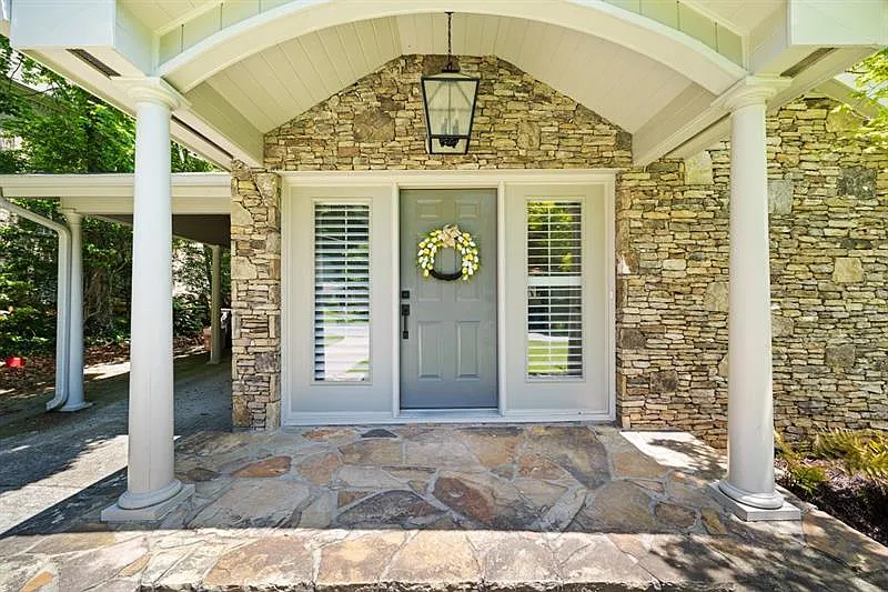 4 bed, 2.0 bath, 1850 sqft, $4,500 — Photo 2
