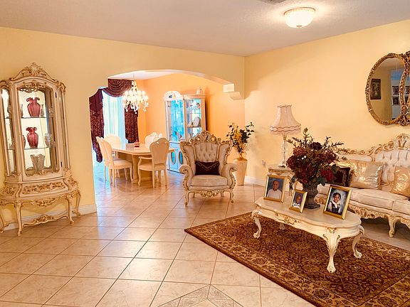 Home For Sale In Silver Lakes