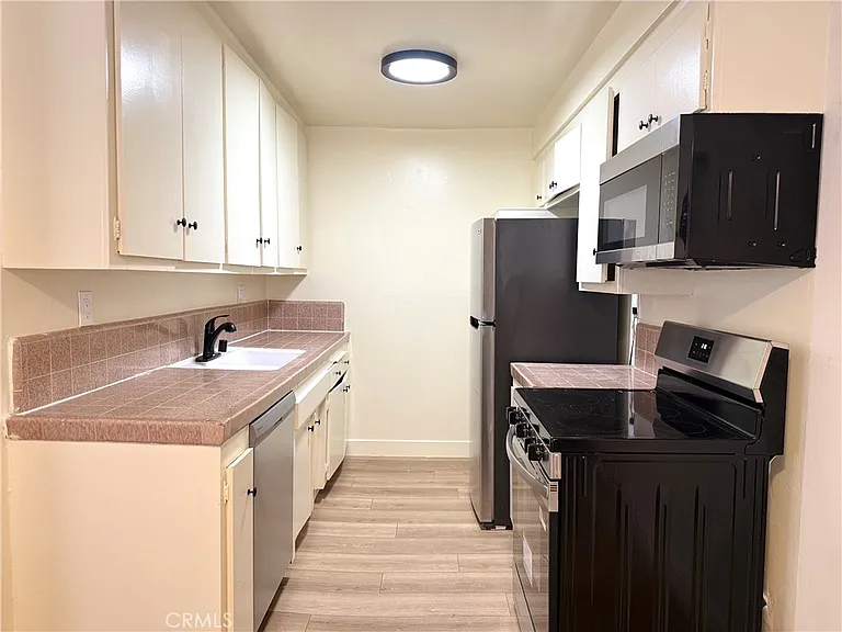 18657 Collins St #12A — Photo 2