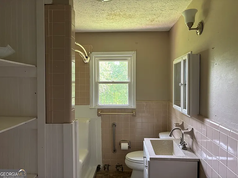 1402 Dewey St — Photo 27