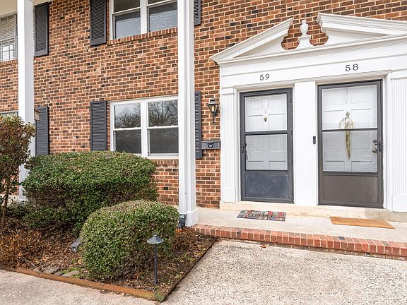 2nd image of 1002 Willow Dr APT 59