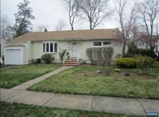 39-01 Van Riper Pl, Fair Lawn, NJ 07410