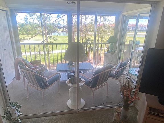 4th image of 7340 Glenmoor Ln #305