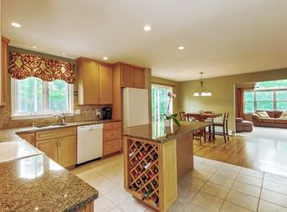3 Edgewood Cir, Plymouth, MA 02360