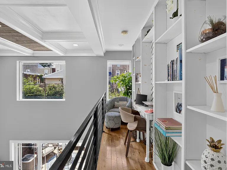 2328 E Fletcher St — Photo 29