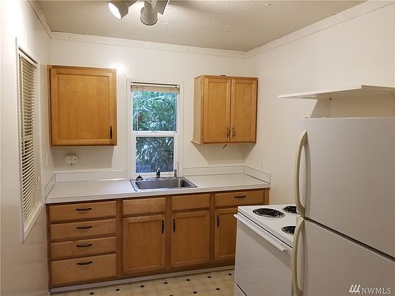 4th image of 325 S 1st St