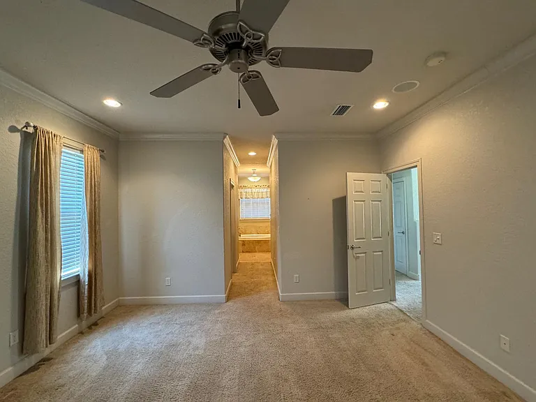 241 Inverrary Dr — Photo 15