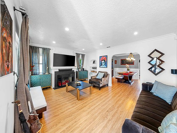 5th image of 1757 Beverly Dr