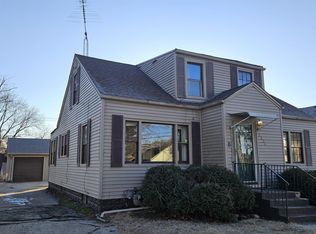 2336 Holland St, Rockford, IL 61102