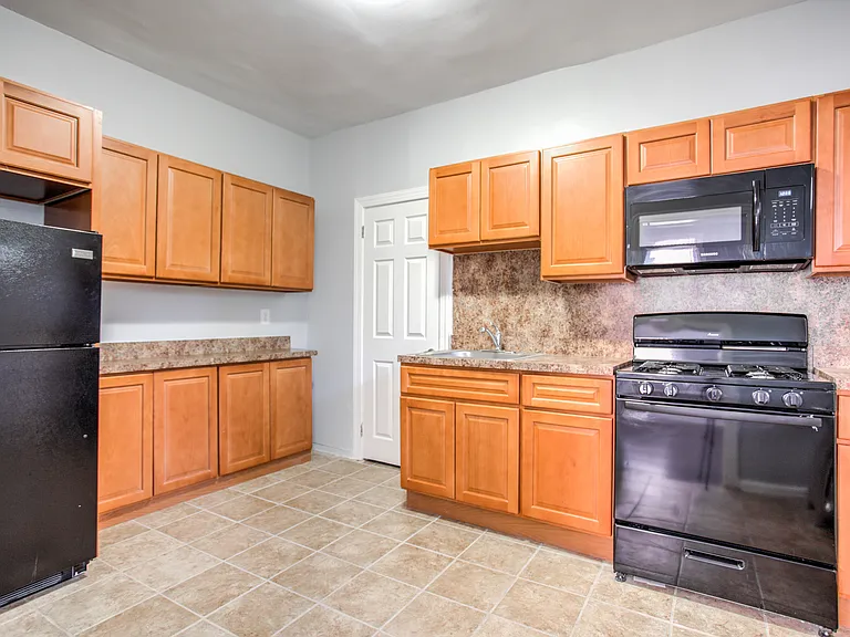 Campus Apartments — Photo 8