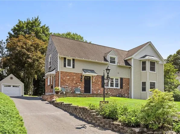37 Roberts Lane, West Hartford, CT 06107