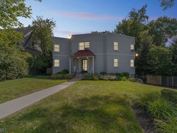 819 Bloomfield Ave APT 2