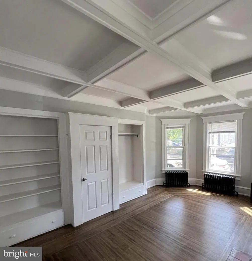 3 bed, 2.5 bath, 1200 sqft, $2,050 — Photo 3