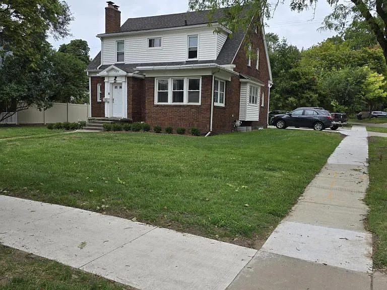1100 Michigan Ave — Photo 4