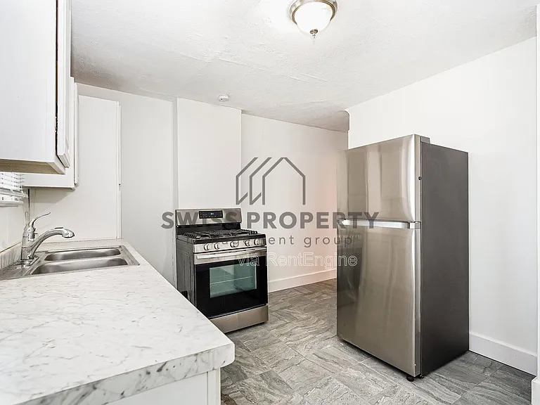 1339 E Kossuth St — Photo 7